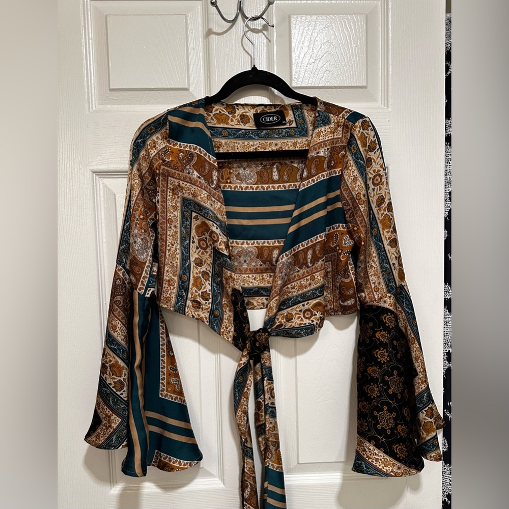 Cider Satin Front Tie Cropped Paisley Printed Bell Sleeved Blouse XS
